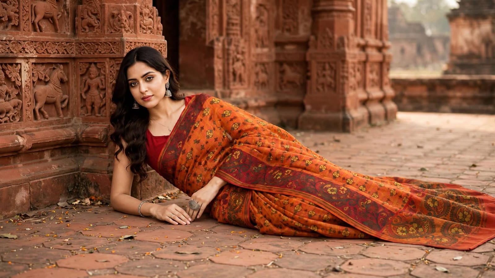 Handloom and designer sarees with golden borders — best saree collection in Khanyan, Hooghly